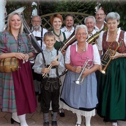 Alpenmusikanten ni personer med instrumenter