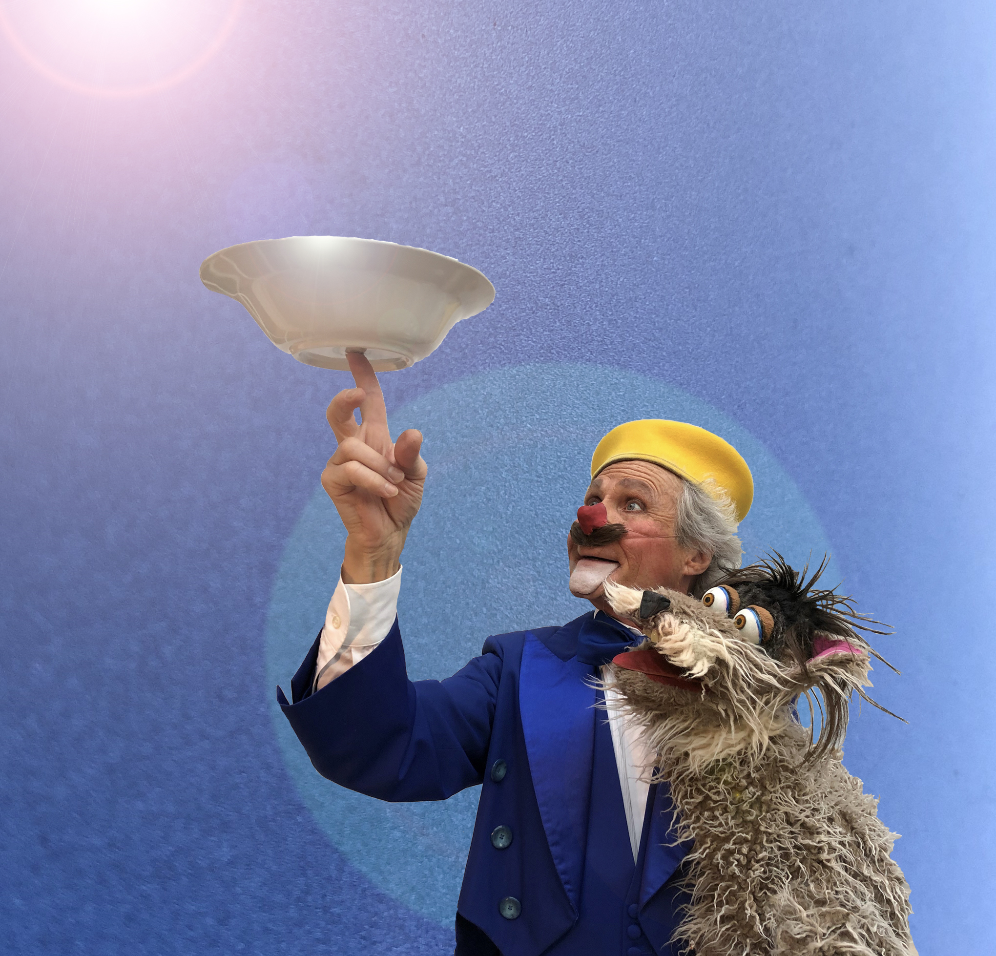 Benny Schumann holder dyb tallerken på finger