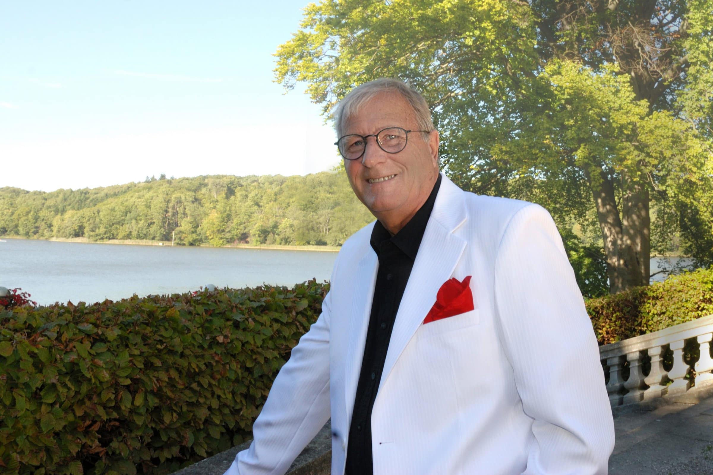 Bjarne Lisby står ved vandudsigt