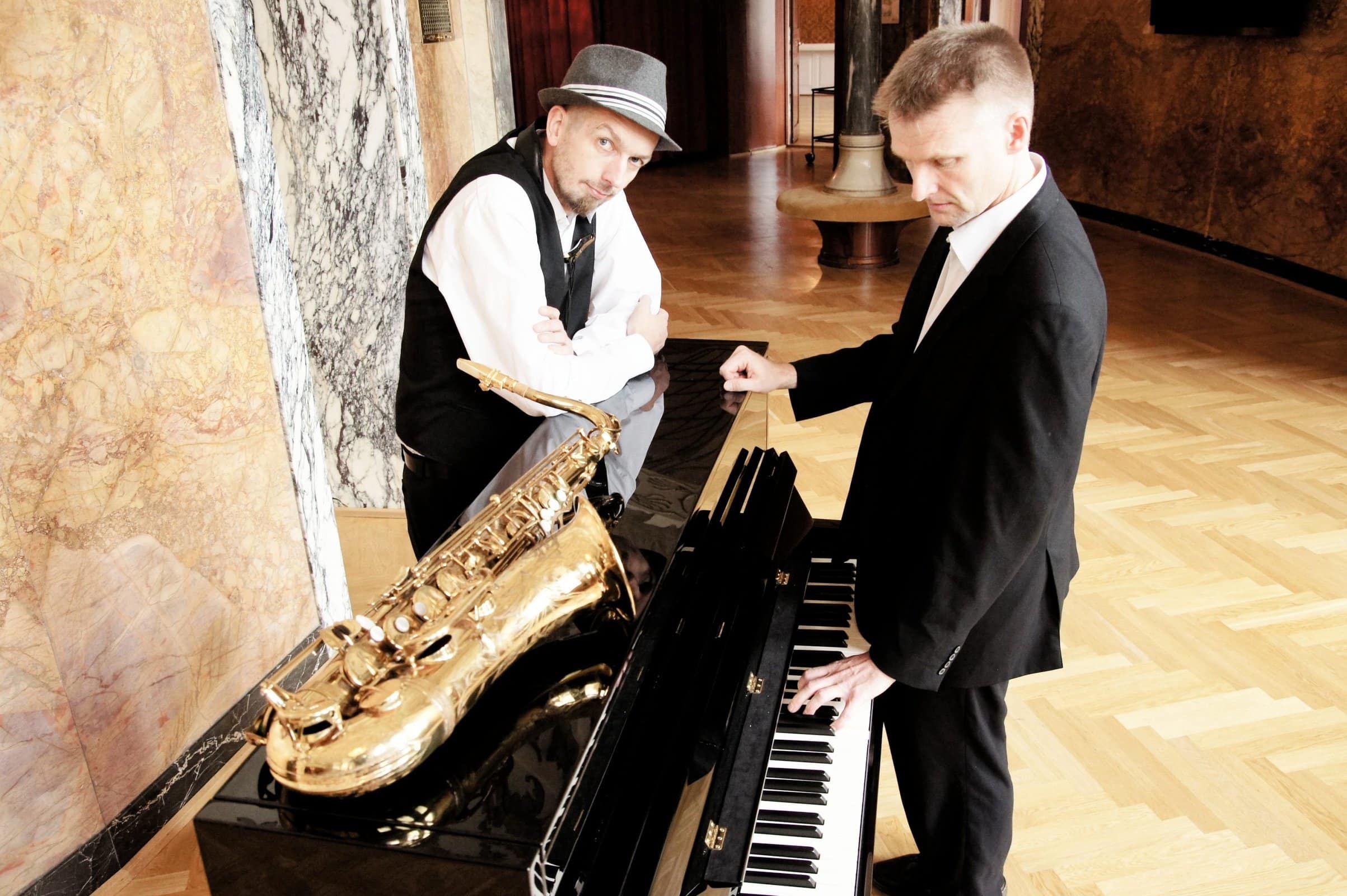 Blue Notes iført pænt tøj