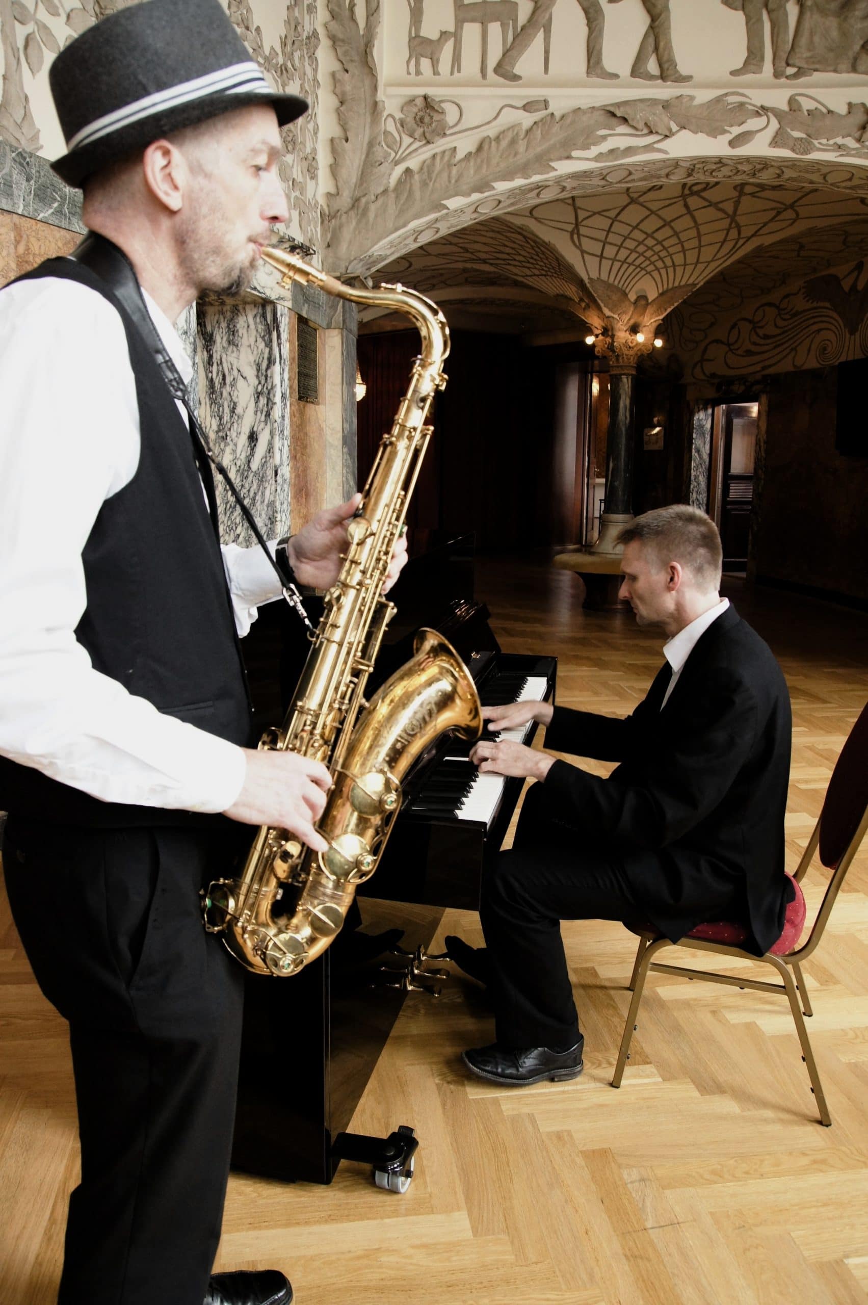 Blue Notes spiller musik i sal