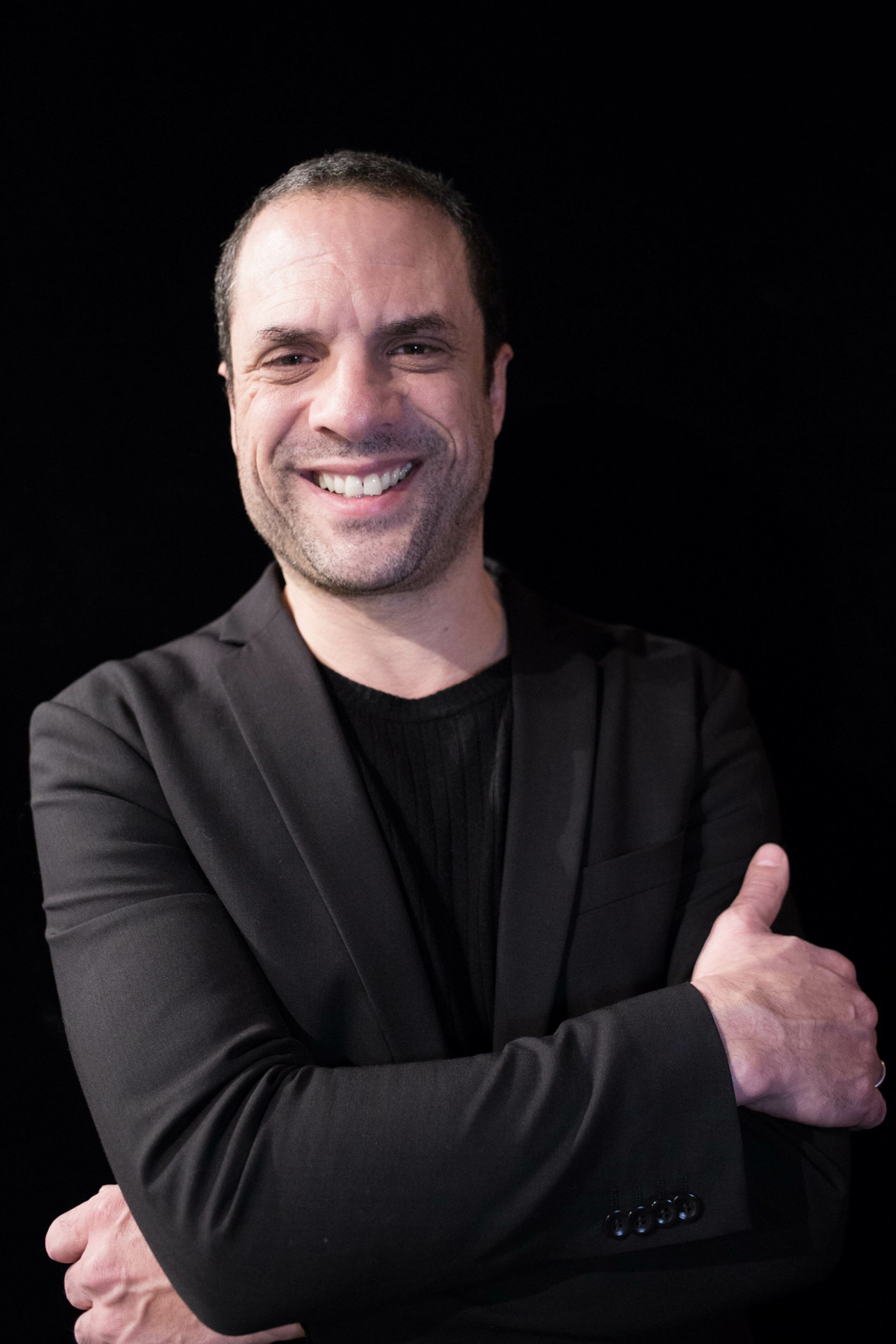 Bobo Moreno foran sort væg