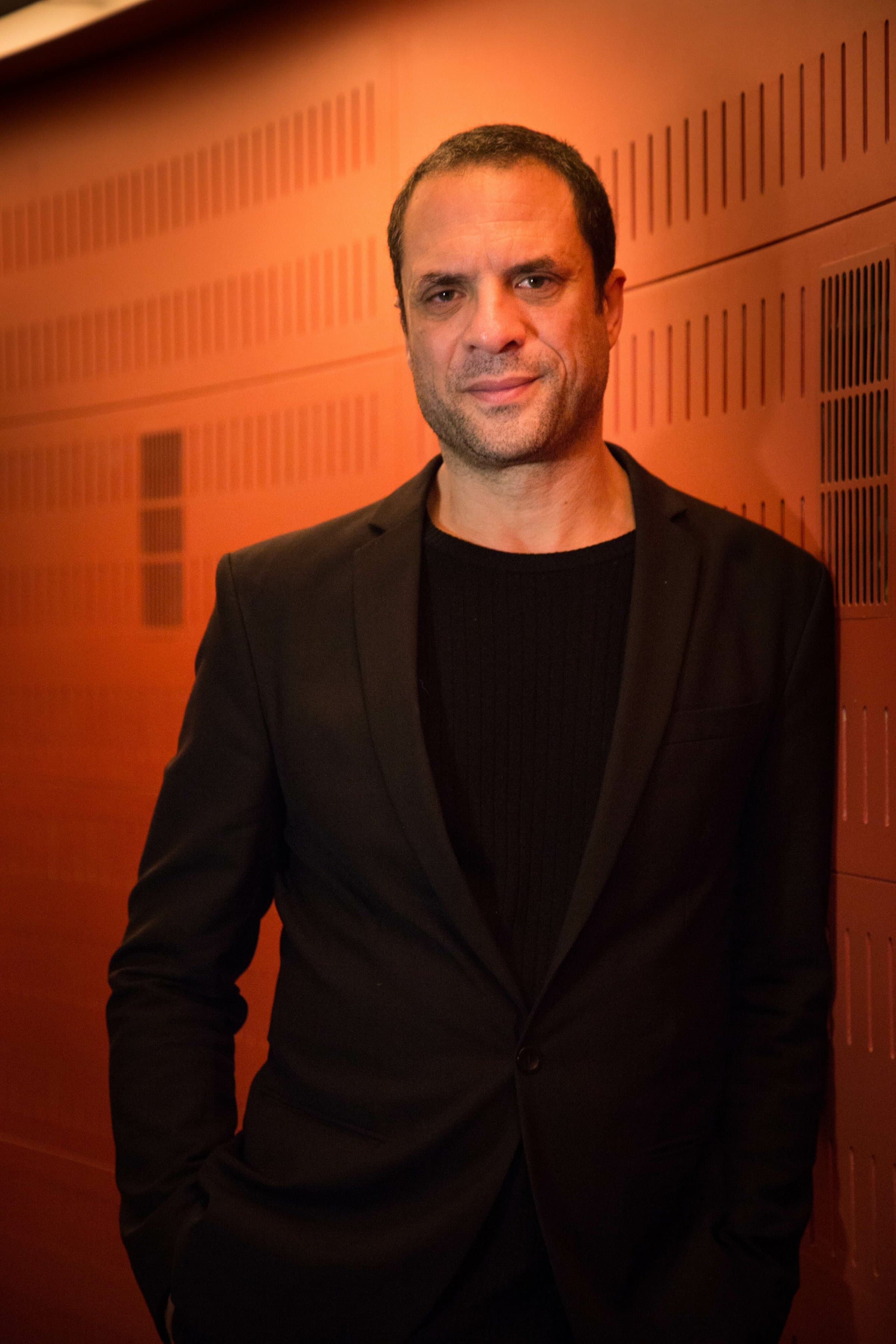 Bobo Moreno foran orangevæg.2