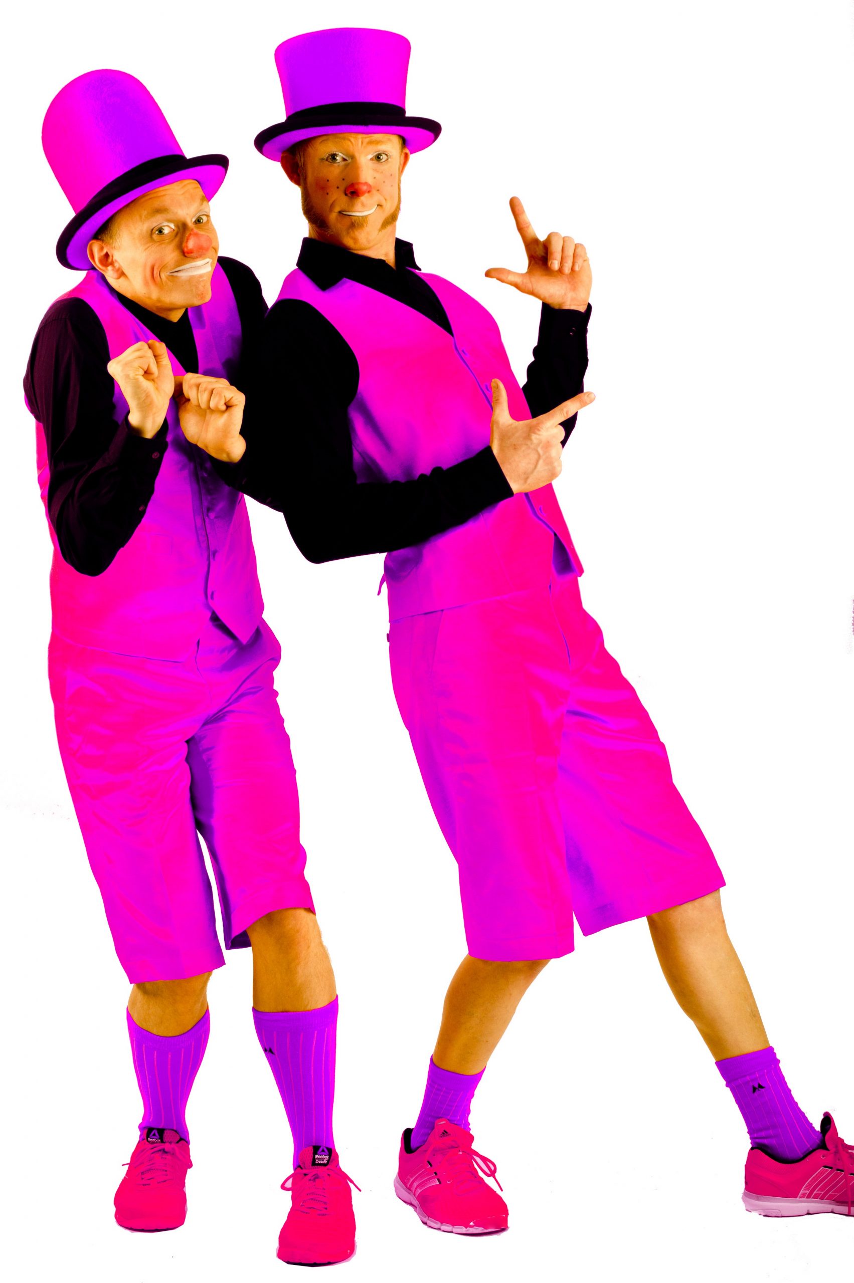Cirkus Pink to personer iført pink