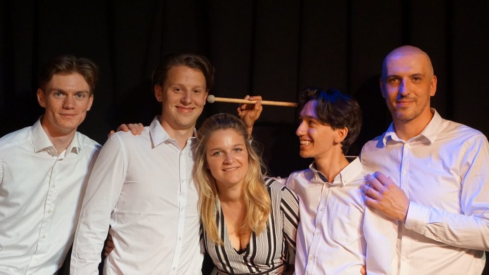 Downtown Party Band fem personer med sort baggrund