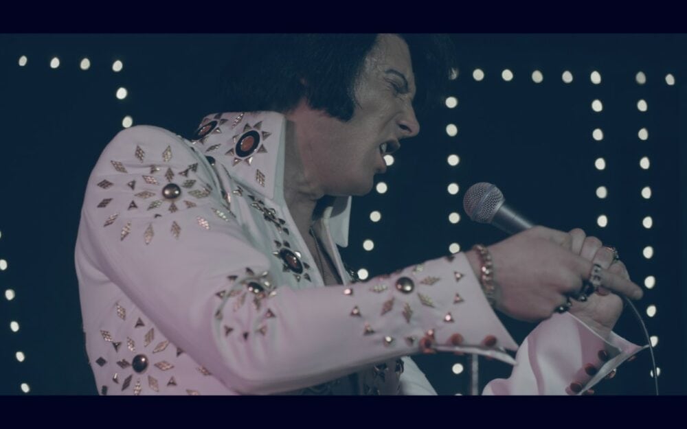 Elvis mand på scene.3