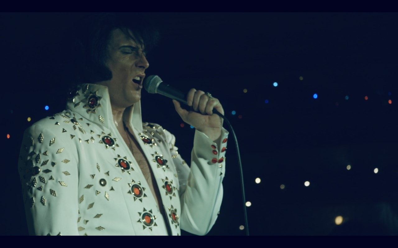 Elvis mand på scene.4