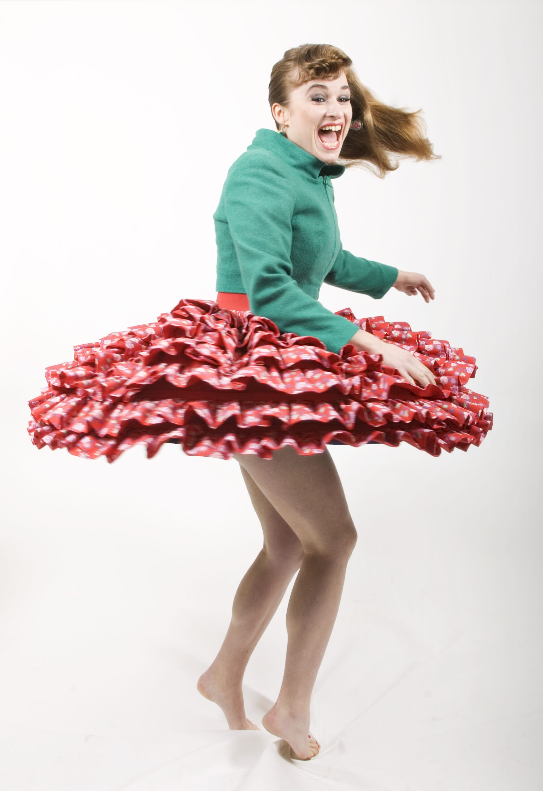 DaDoRunRun med rød og grøn kjole