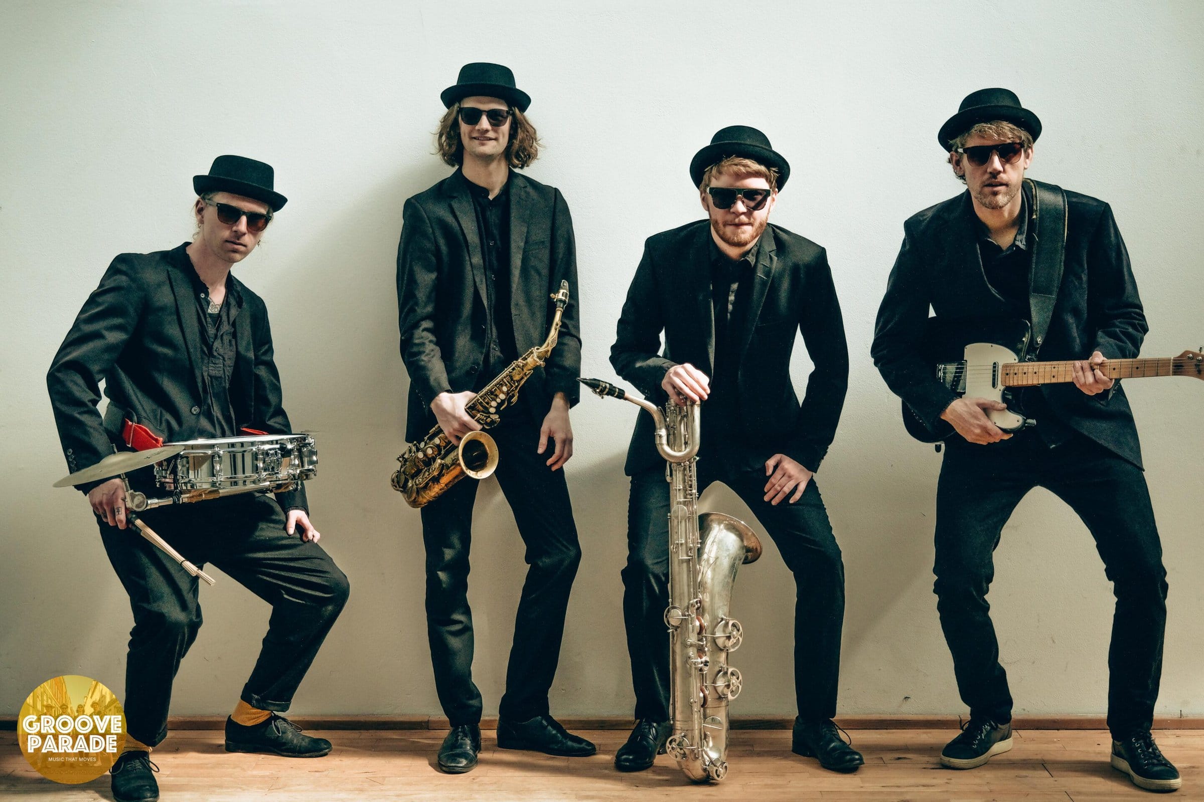 Groove Parade I sort suit.4