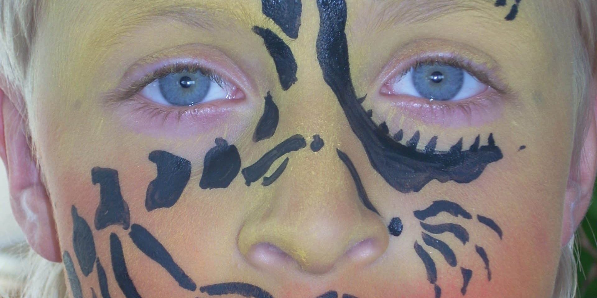 Hiroyo close-up af ansigtsmaling på barn