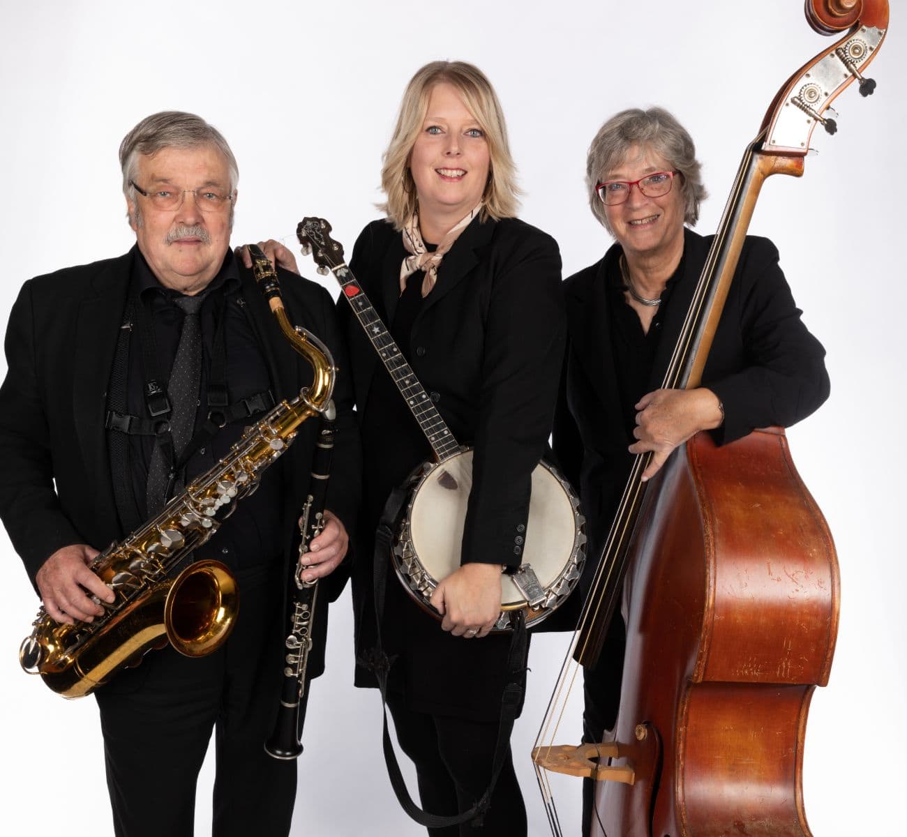 Jensens Jazz Serenaders hvid baggrund og fire instrumenter