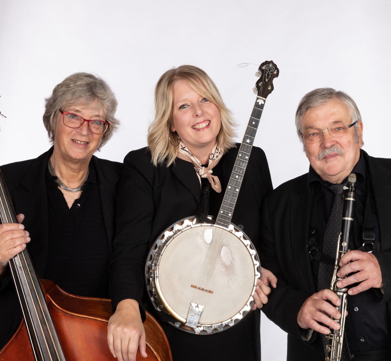 Jensens Jazz Serenaders iført sort ved hvid baggrund