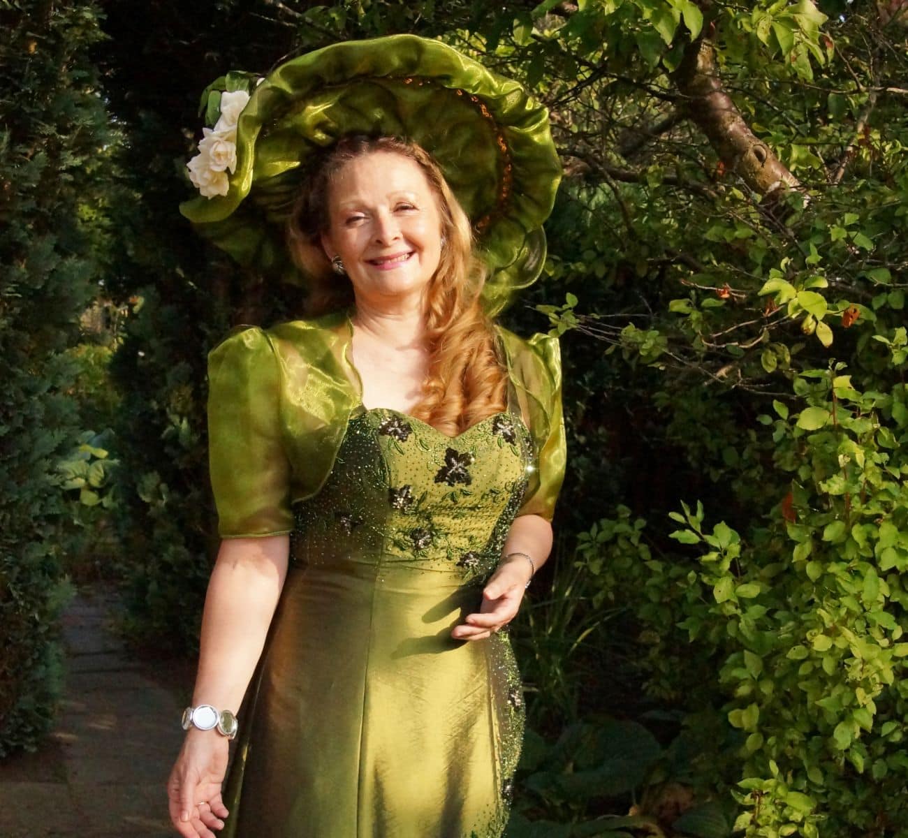 Inge-Marie fra Dræsinebanden iført grønt tøj