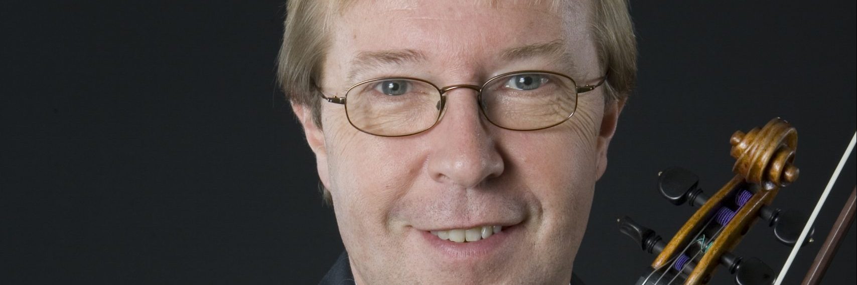 Kim Sjøgren close-up i farve - coverbillede