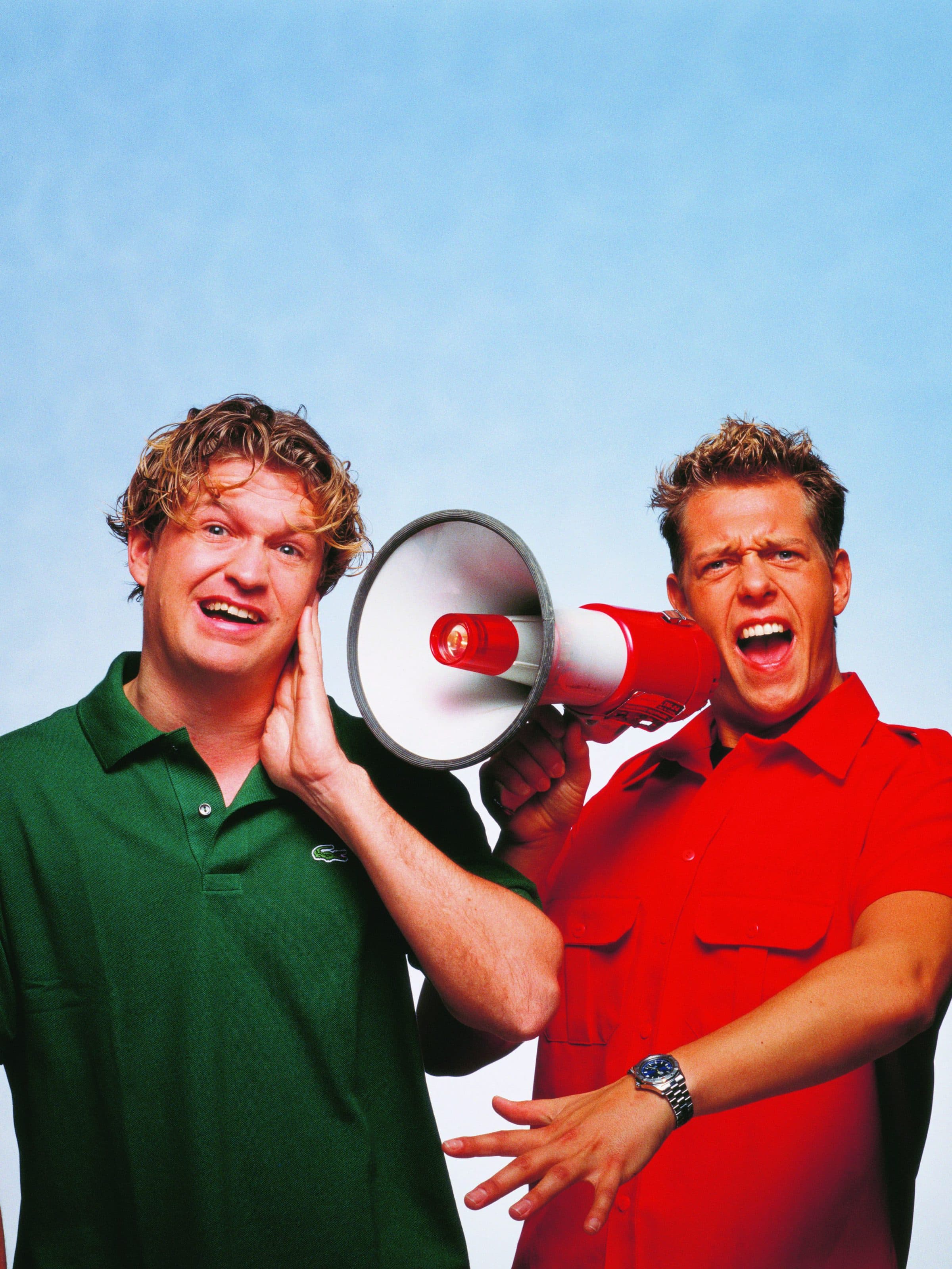 Klassens Tykke Dreng med lyseblå baggrund