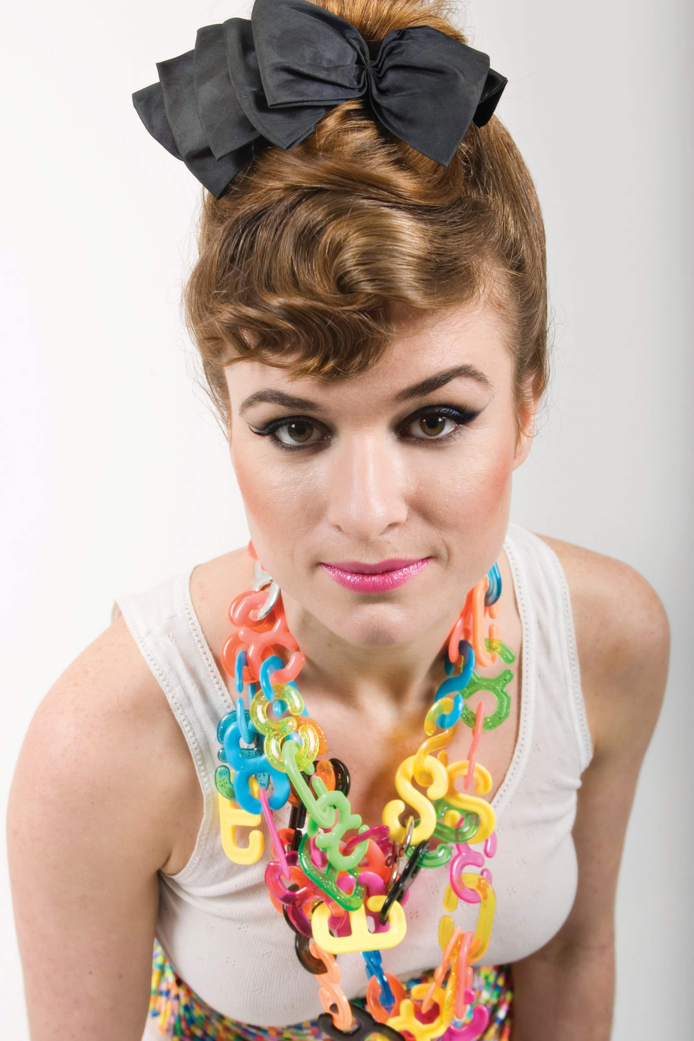 DaDoRunRun iført tanktop og halskæder