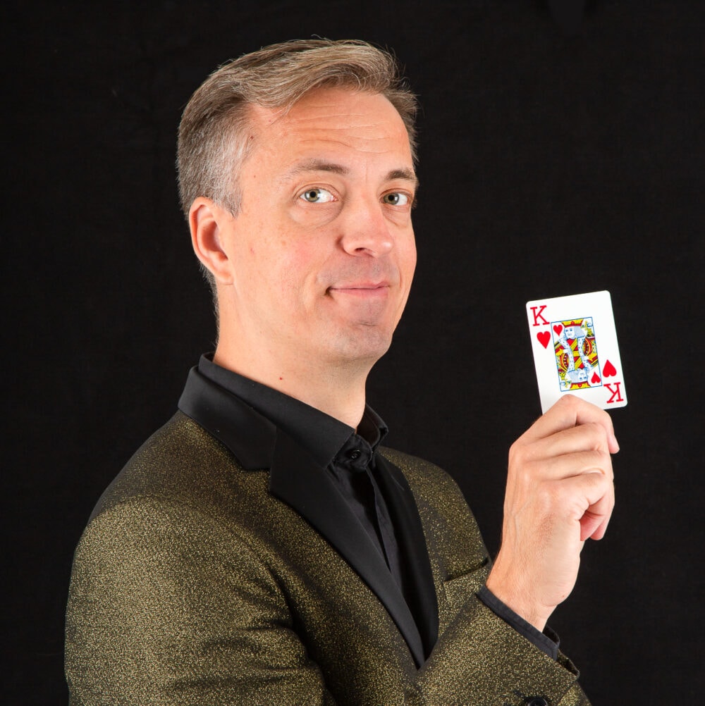 Michael Frederiksen med hjerter konge og sort baggrund