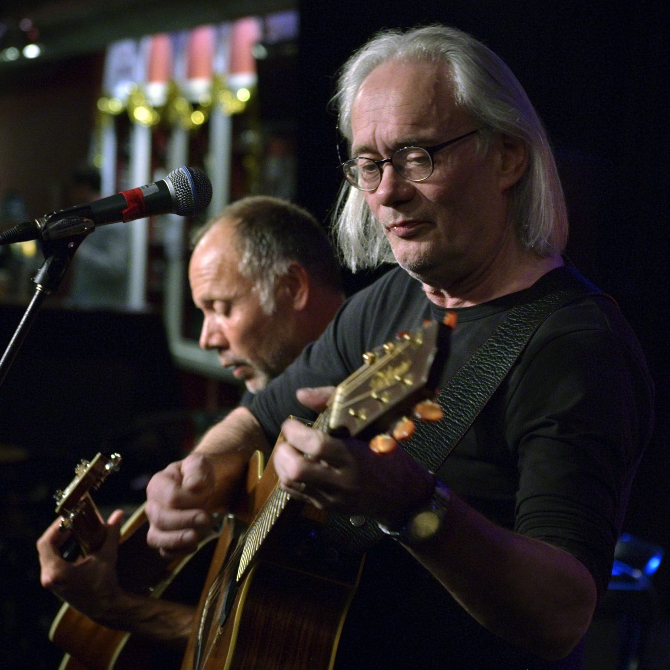 Wedgwood Duo to personer kigger ned