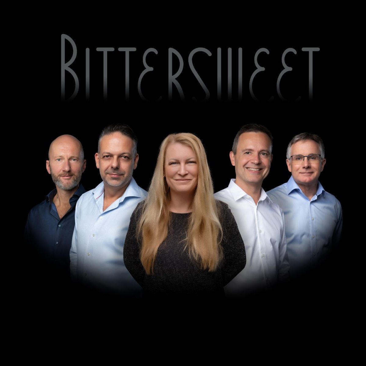 Bittersweet fem personer og sort baggrund