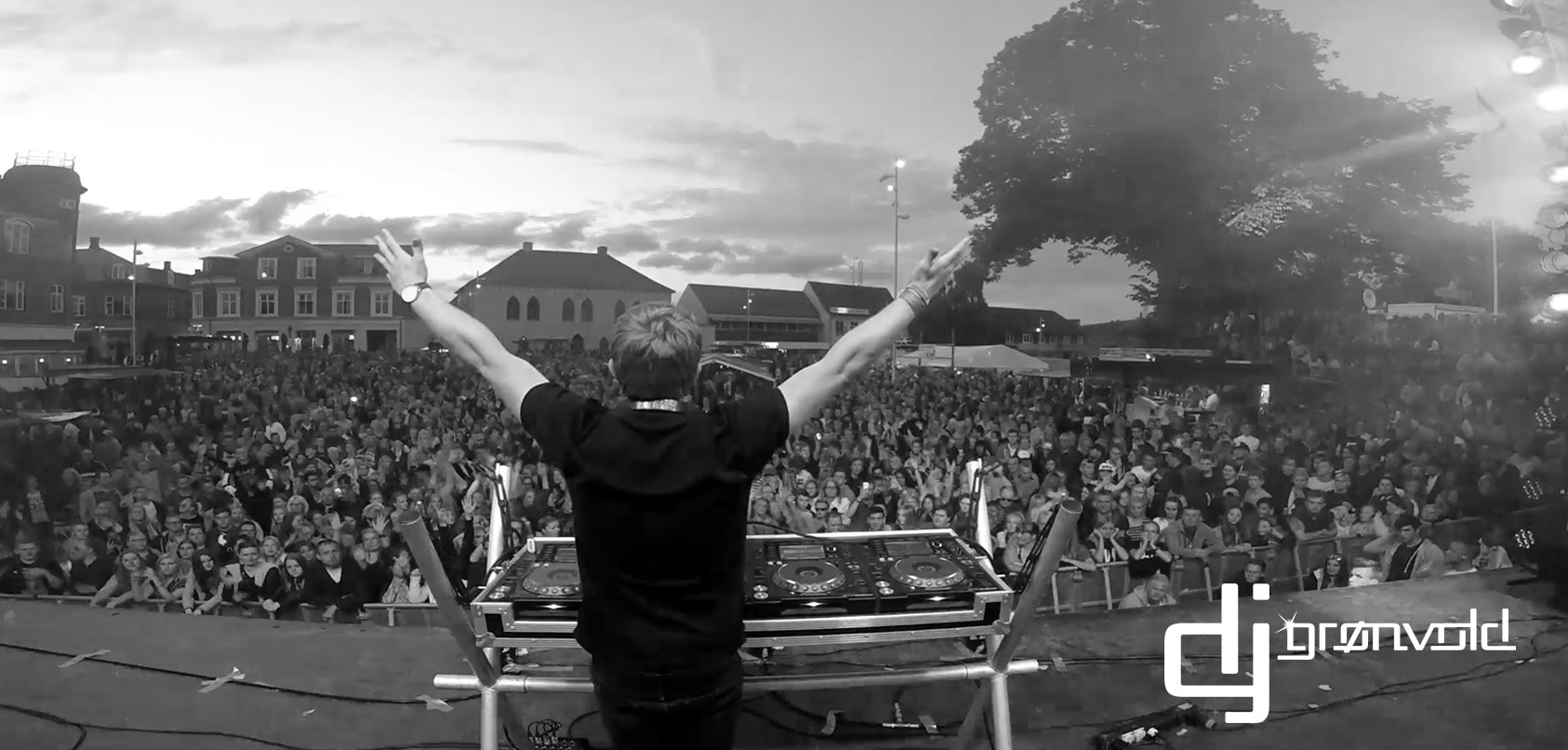 Mand foran DJ pult vordingborg festuge