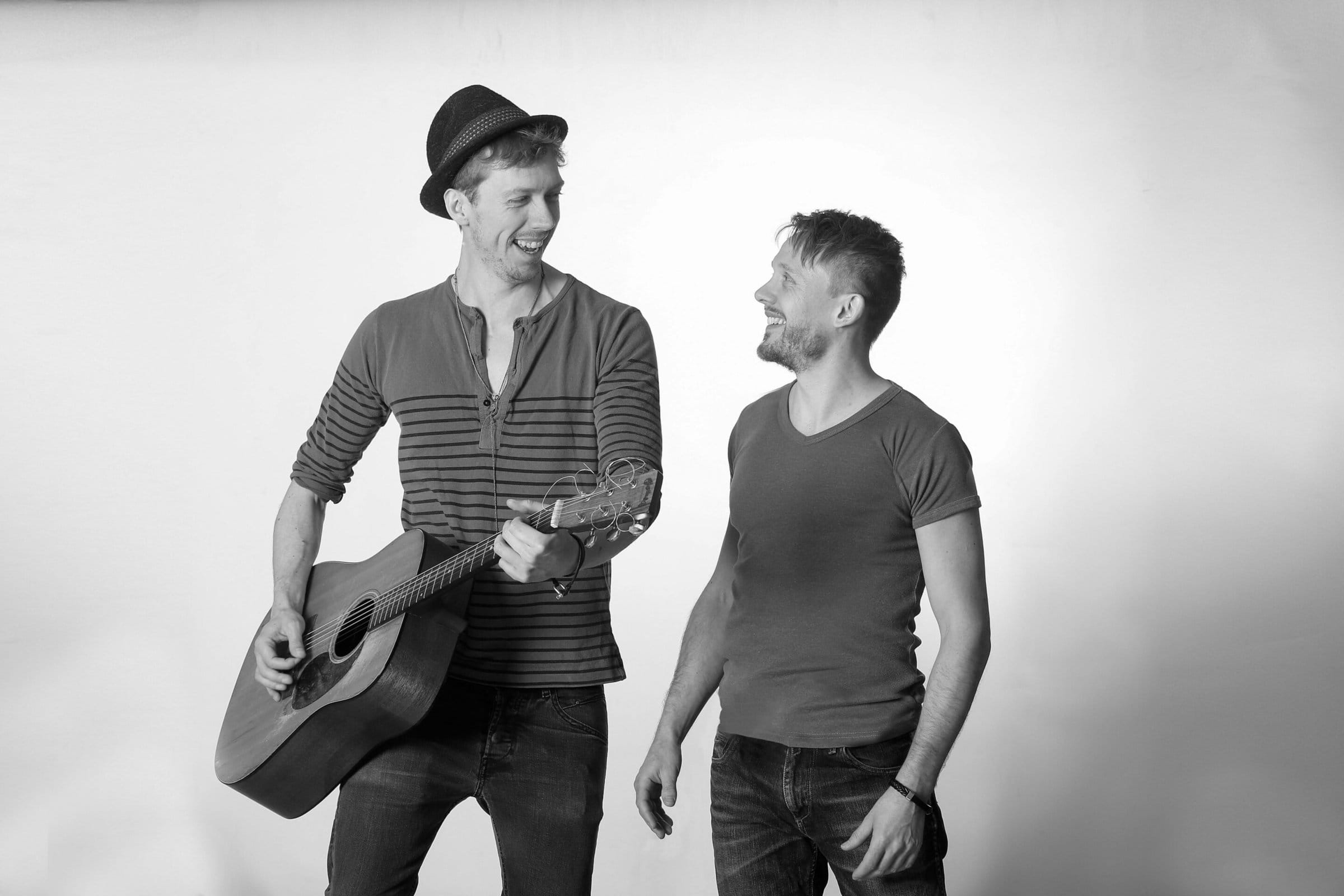 Daniel Vengsgaard Duo sort hvid to personer