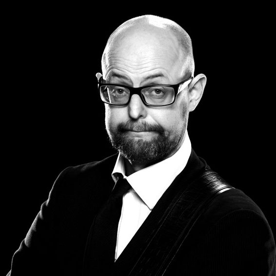 Jan Svarrer sort baggrund jakkesæt.2