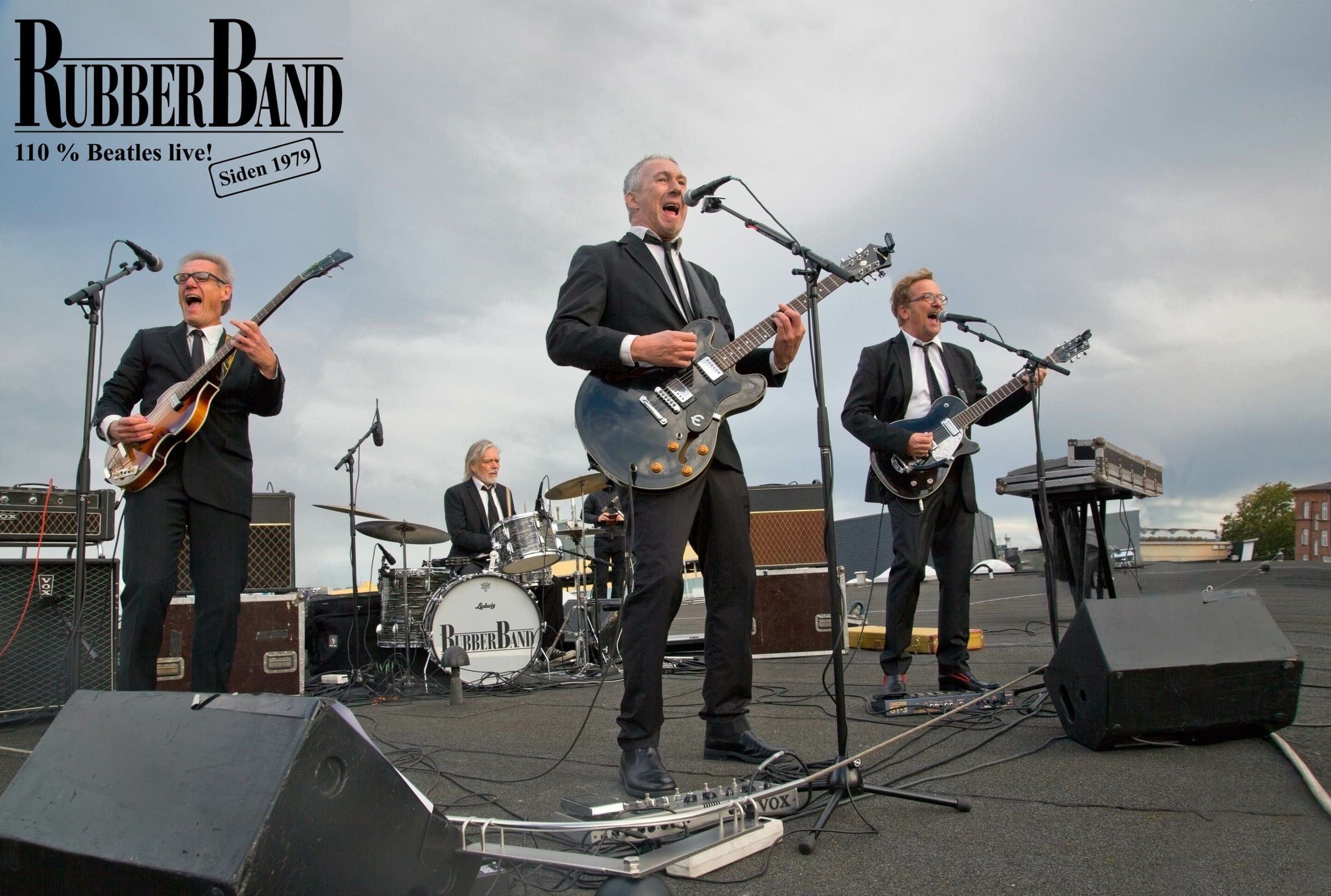 Rubber Band spiller udendørs