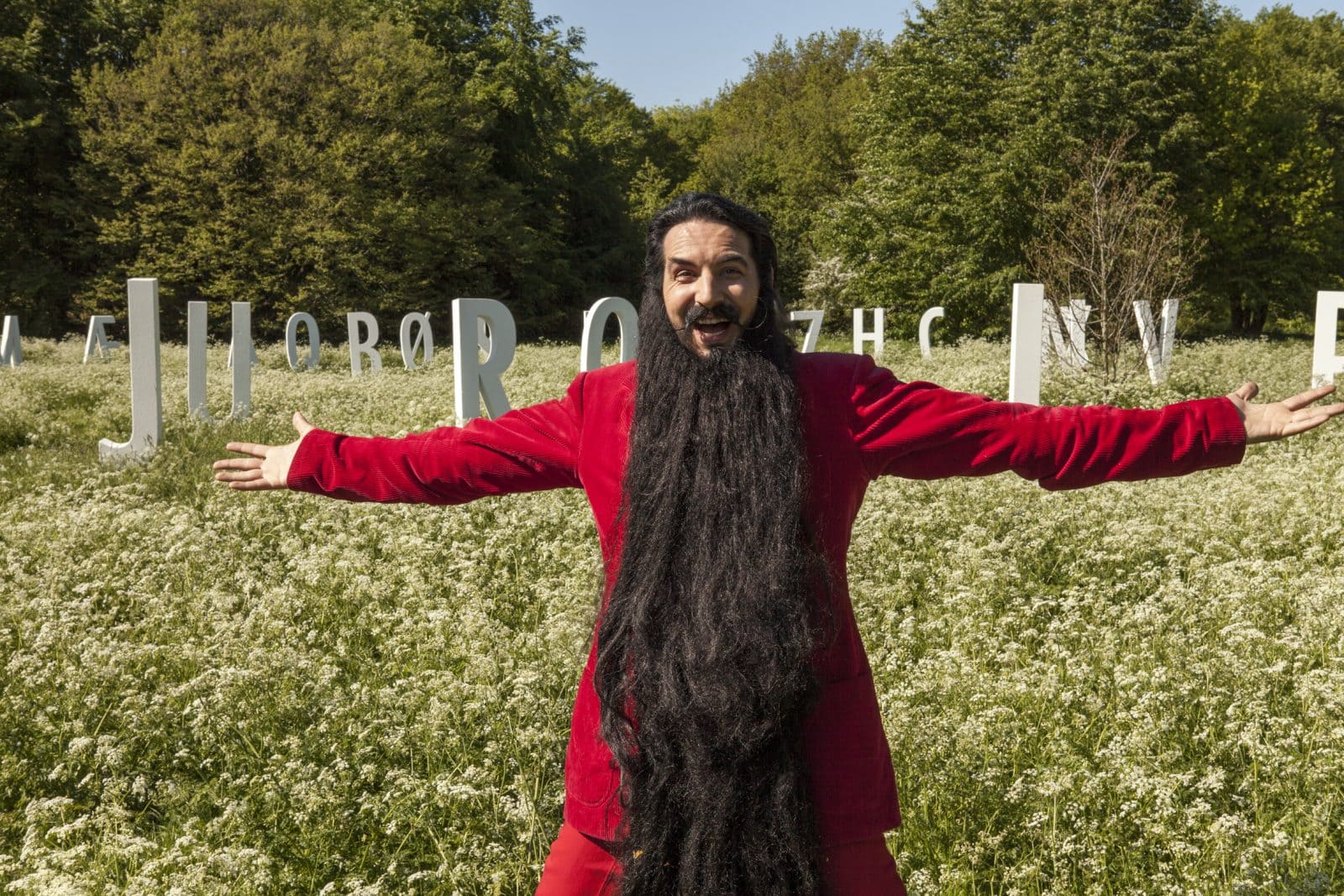 Hr. Skæg og skattejagtsfabrikken