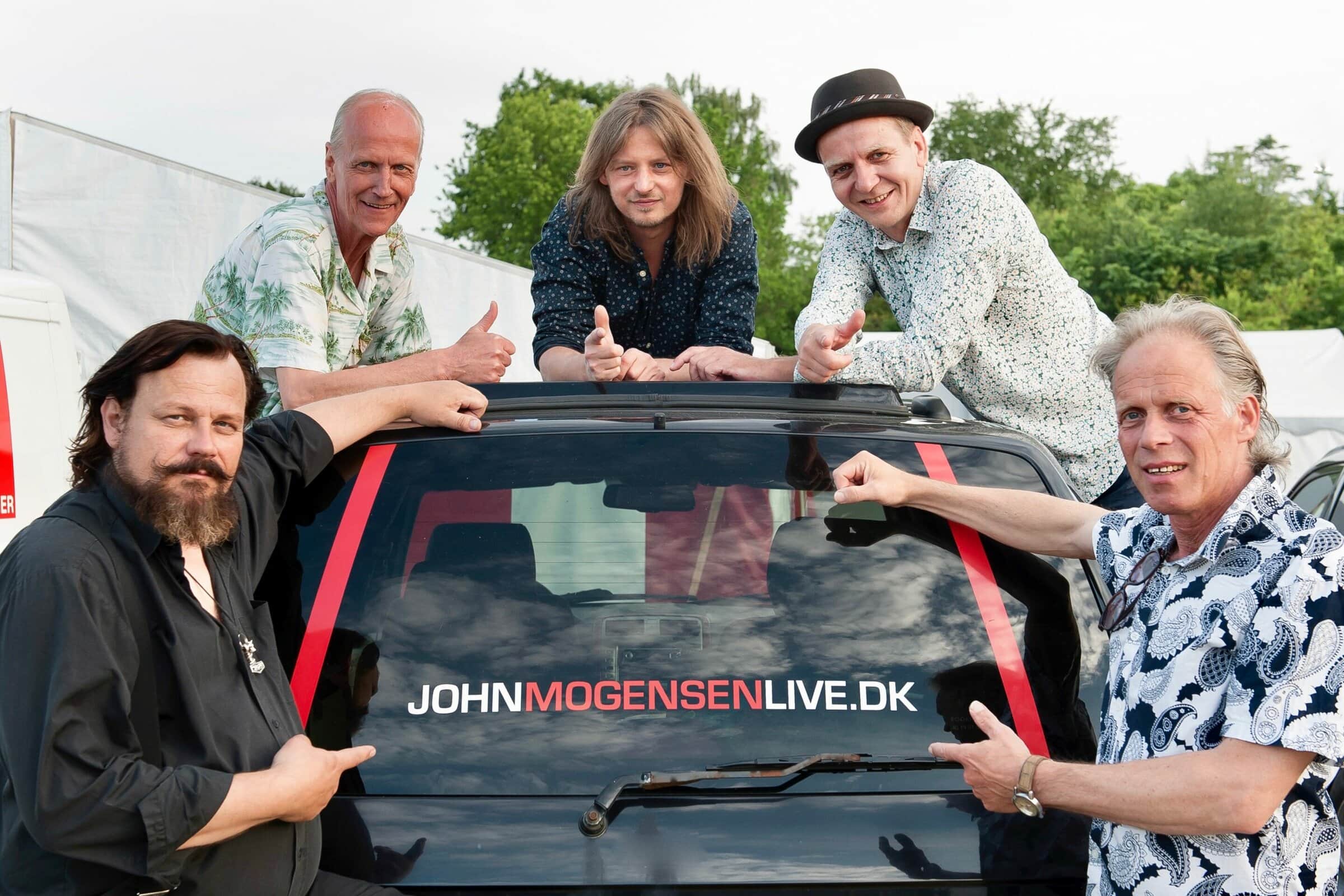 John Mogensen Live foran bil