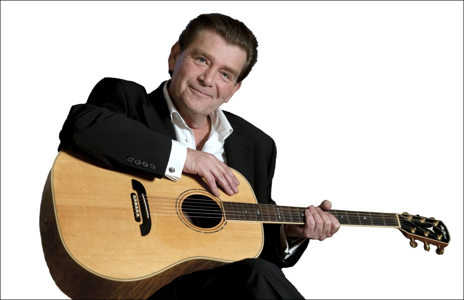 Michael Winckler siddende med guitar