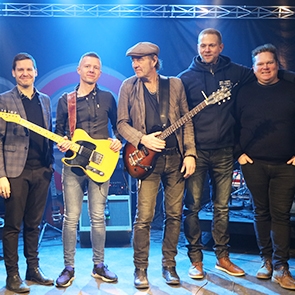 Ole Gas Band profilbillede blå baggrund