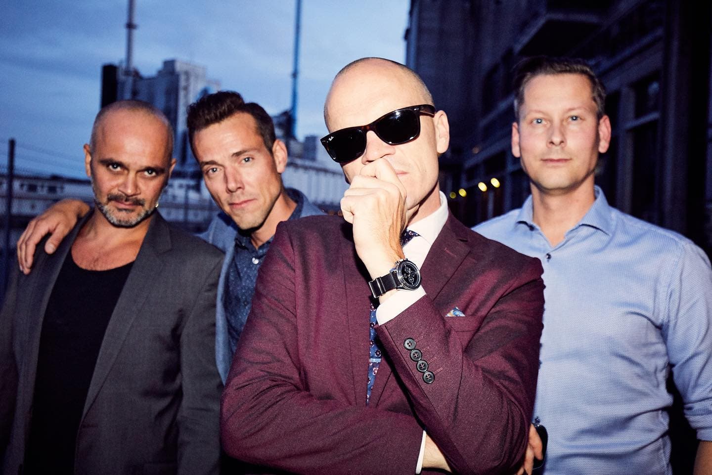 fire mænd udendørs