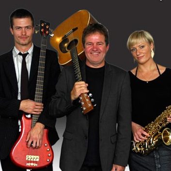 Ulrich & Chaps tre personer med instrumenter