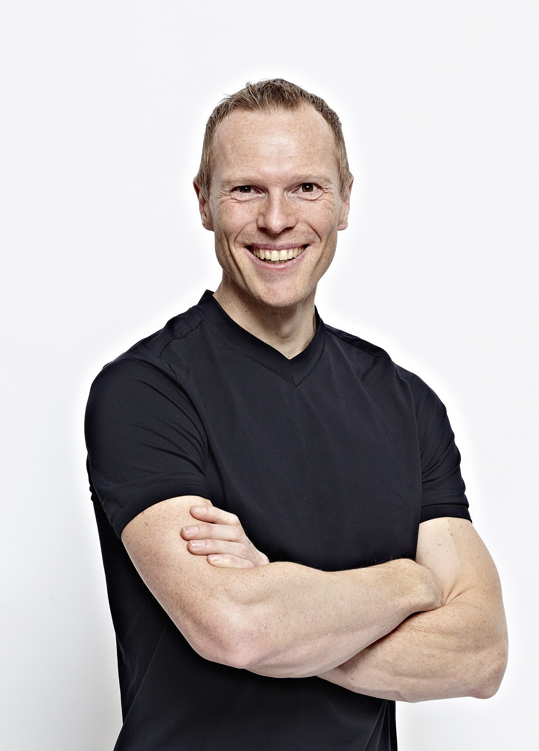 Eskild Ebbesen hvid baggrund stående