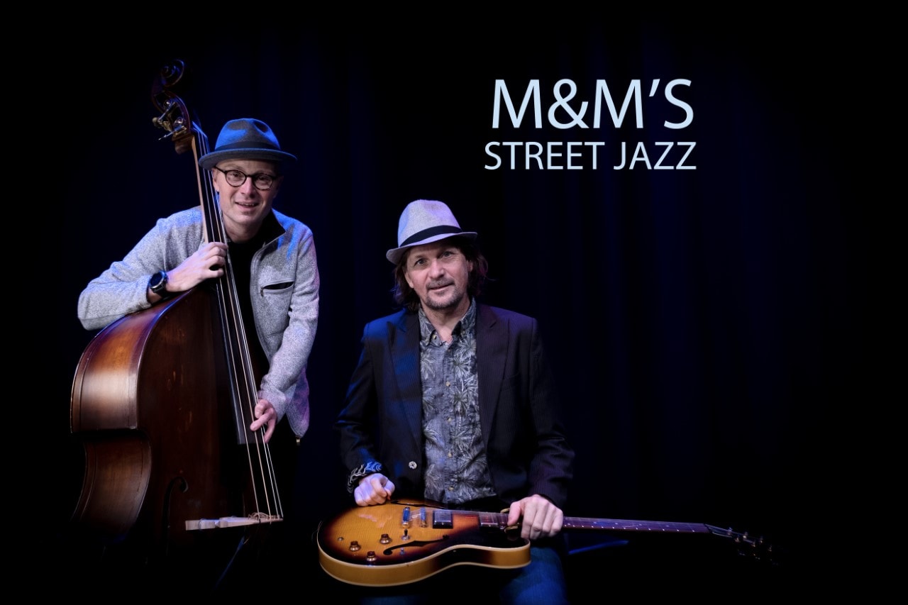 M & M's Street Jazz stående og siddende