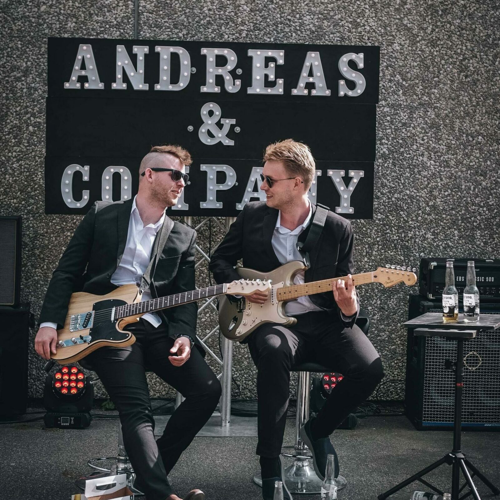 Andreas og Andreas med guitare