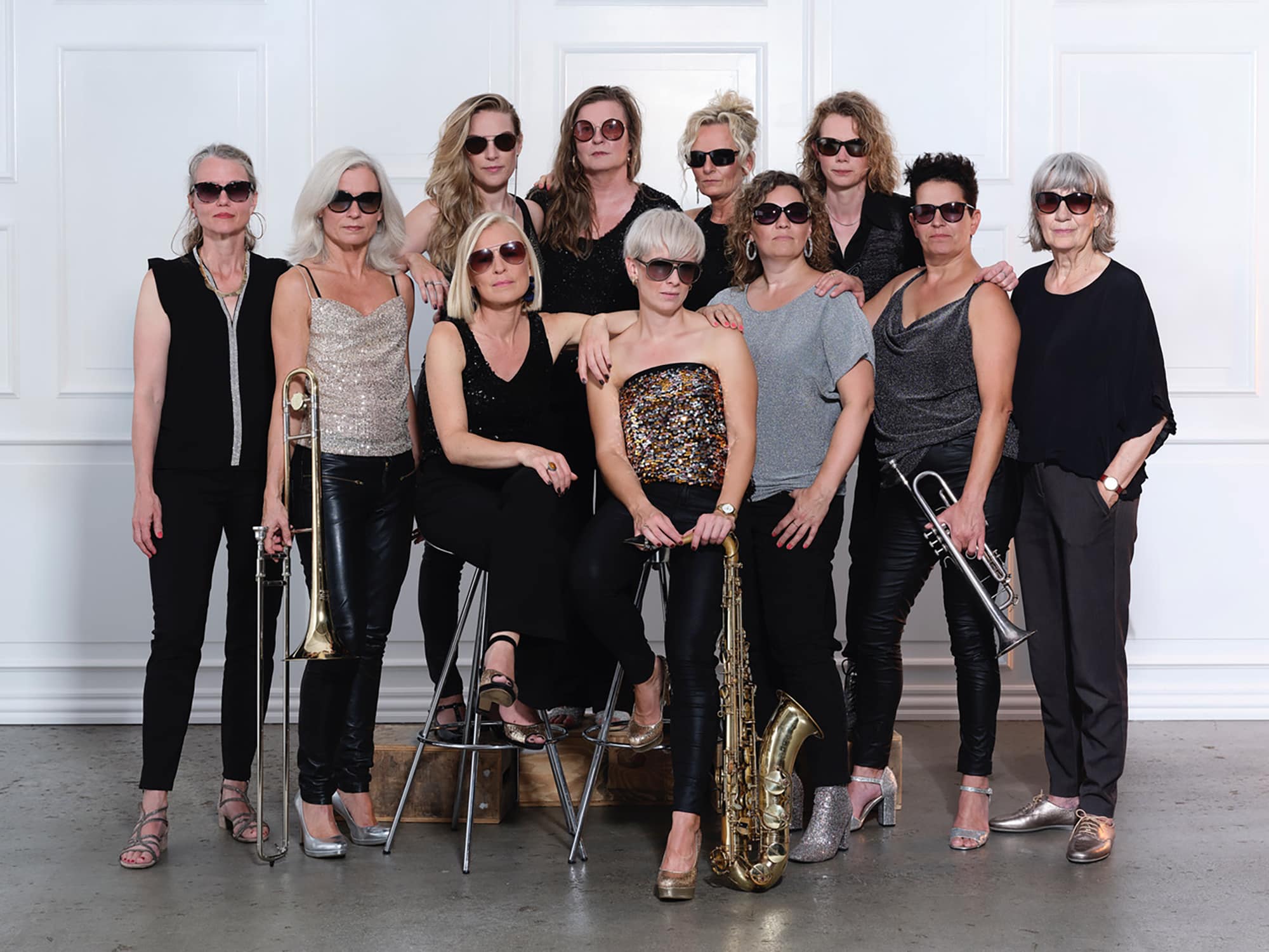 SHEFUNK4 med solbriller