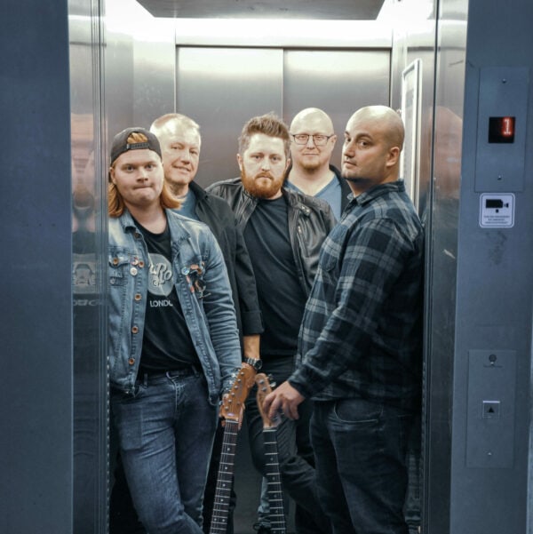Almost Quo stående i elevator kvadratisk
