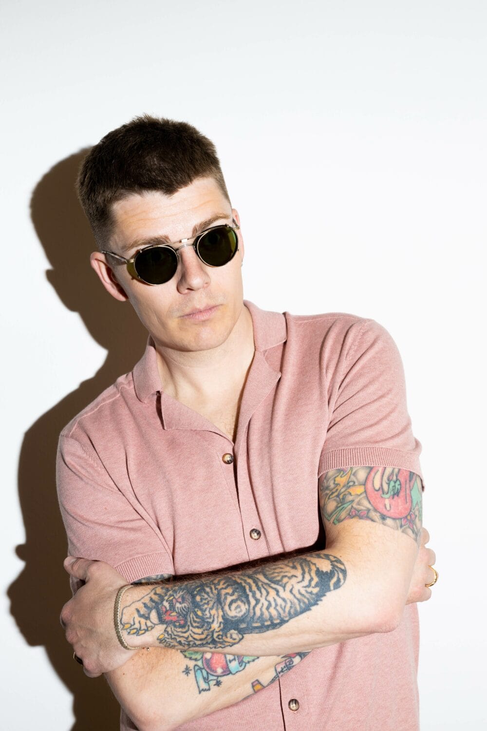 Esben Kronborg med arme over kors og solbriller