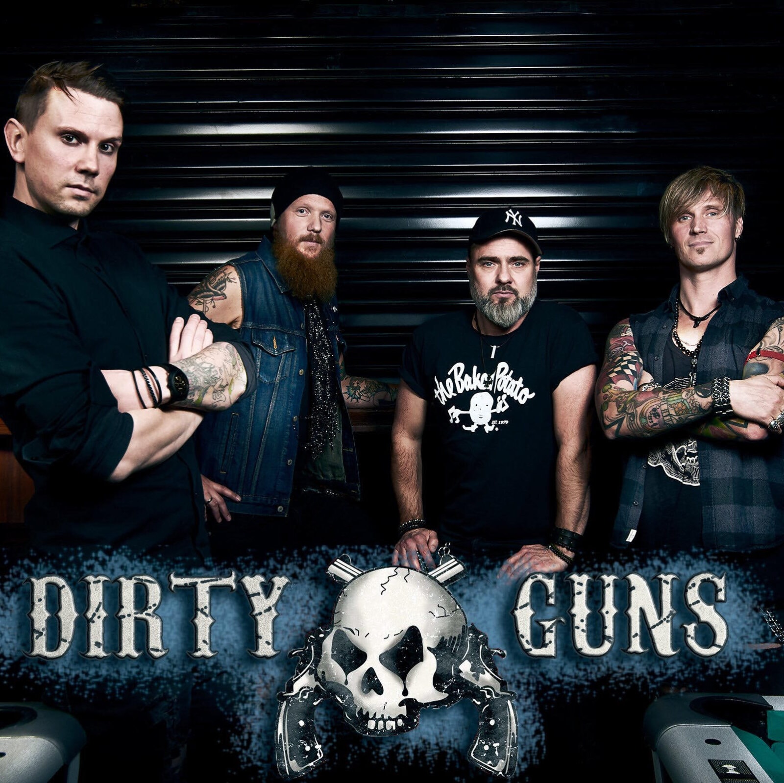 DIRTY GUNS kvadratisk foto