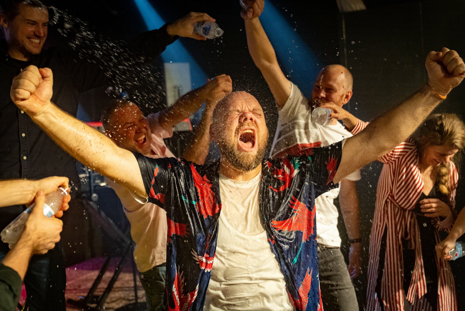 Book Mr. Swing King på tlf 70 27 03 07